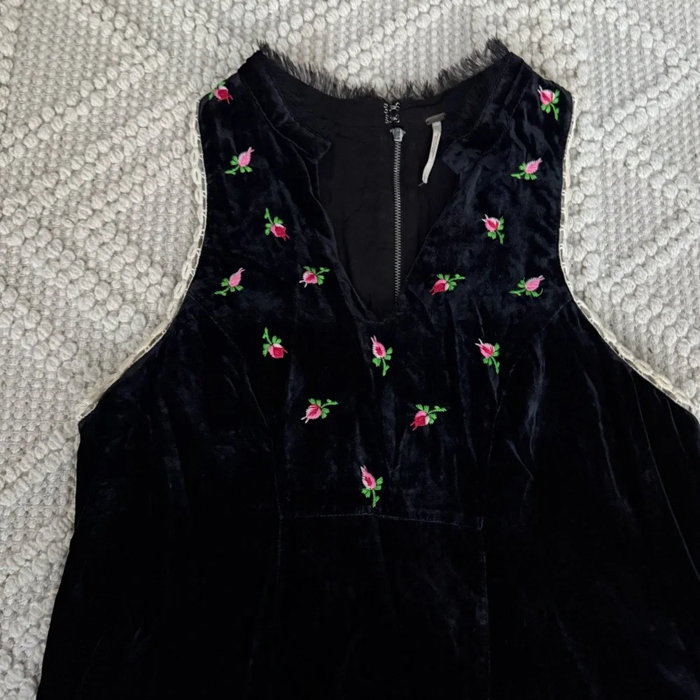 Free People Rosetta Black Velvet Embroidered Rose Mini Shift Dress L